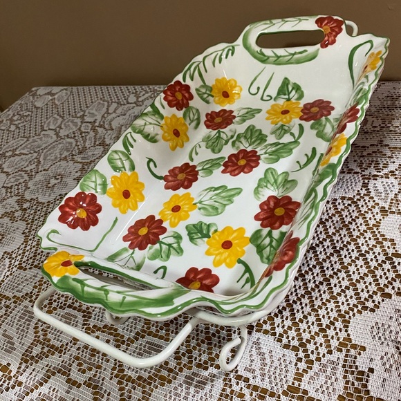 Temptations by Tara. Floral embroidery. 16 x 9 x 3”Presentable tableware. - Picture 7 of 8